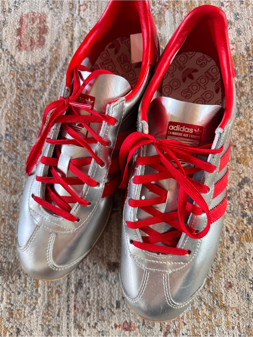 adidas Country OG Silver Metallic Scarlet Retro Sneaker Mens 7 / Womens 8.5